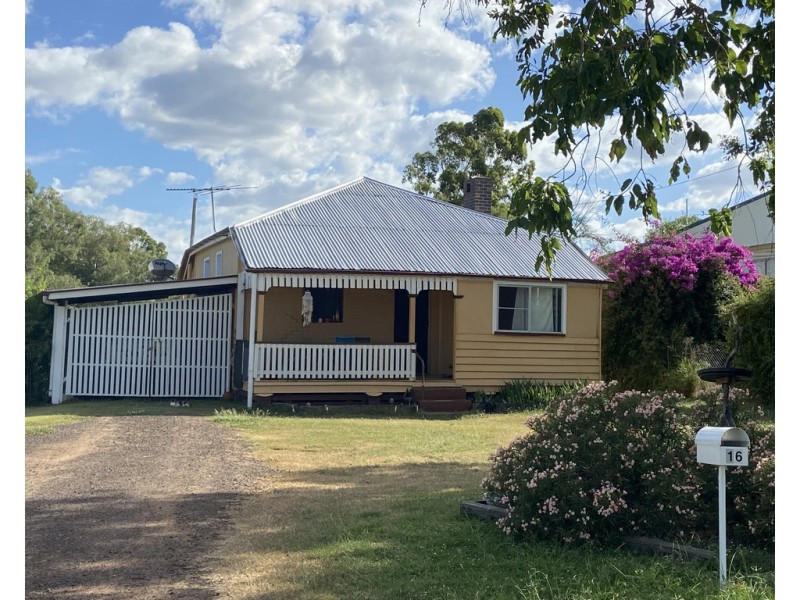 16 Matheson Street, Dalby QLD 4405