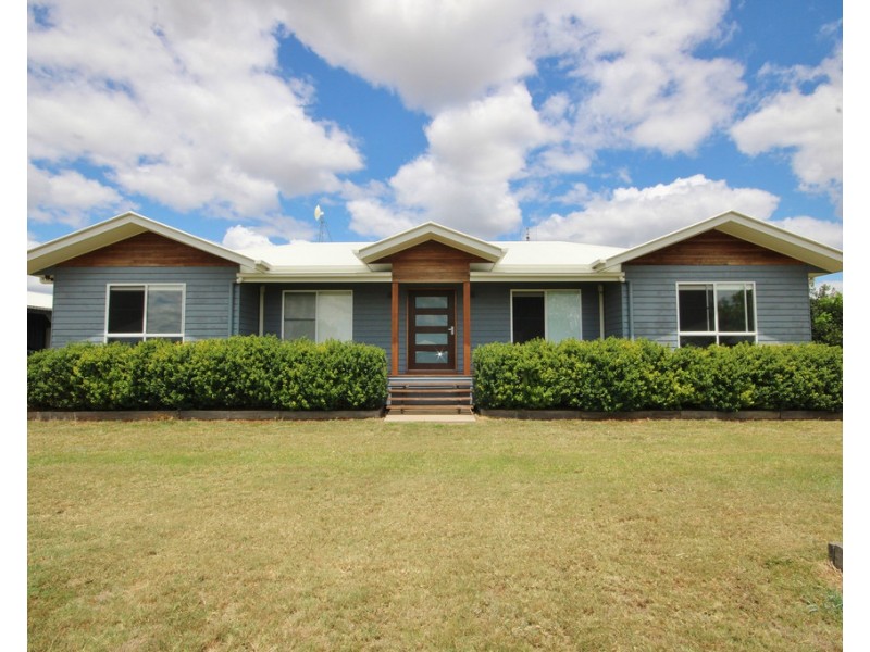 142 Sandalwood Avenue East, Dalby QLD 4405