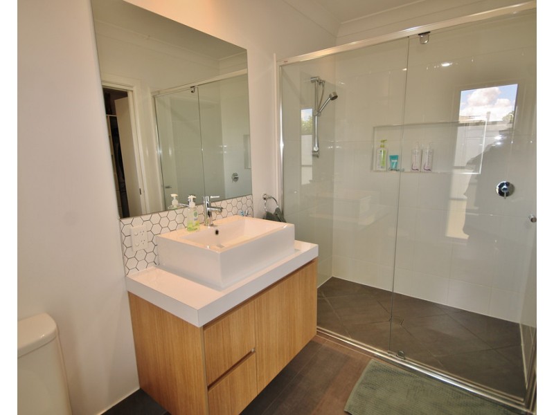 142 Sandalwood Avenue East, Dalby QLD 4405