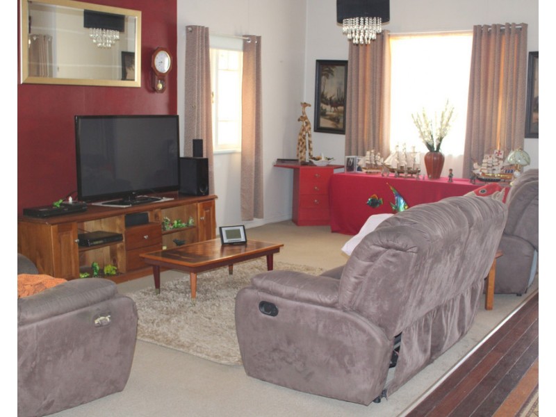 12 George Street, Jandowae QLD 4410