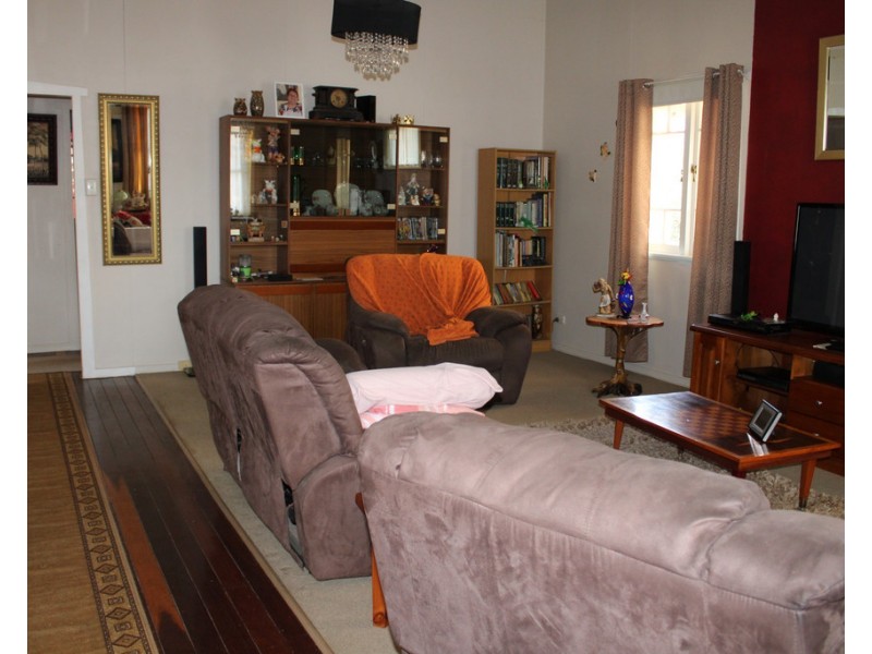 12 George Street, Jandowae QLD 4410