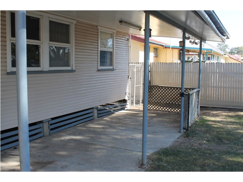 82 Nicholson Street, Dalby QLD 4405