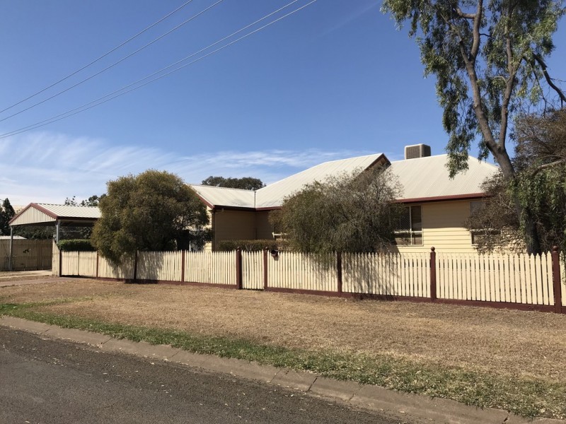 2 Wills Place, Dalby QLD 4405