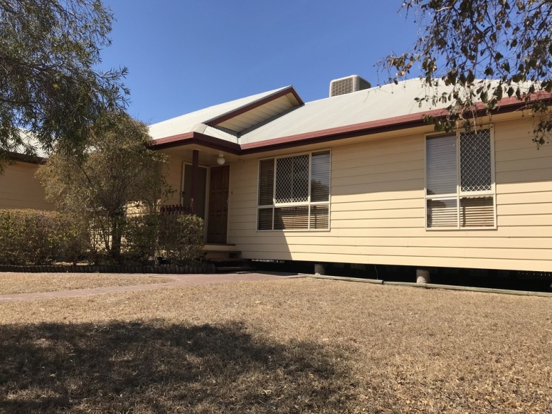 2 Wills Place, Dalby QLD 4405