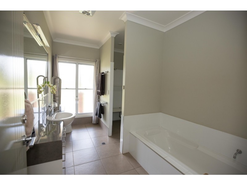 6 Kurrajong Drive, Dalby QLD 4405