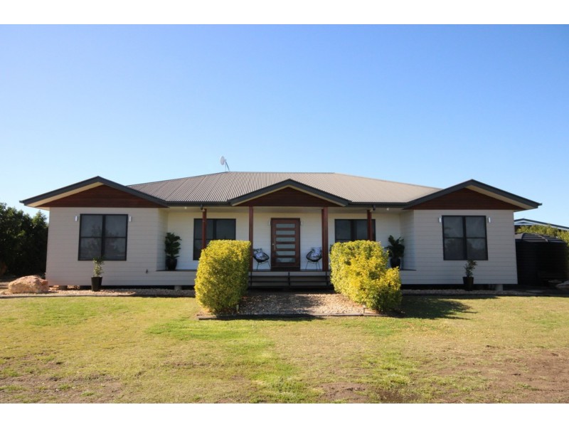 127 Southern Cross Drive, Dalby QLD 4405