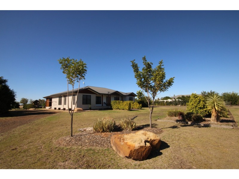 127 Southern Cross Drive, Dalby QLD 4405