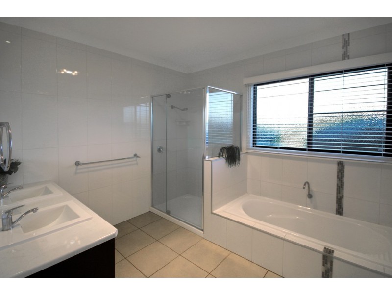 127 Southern Cross Drive, Dalby QLD 4405