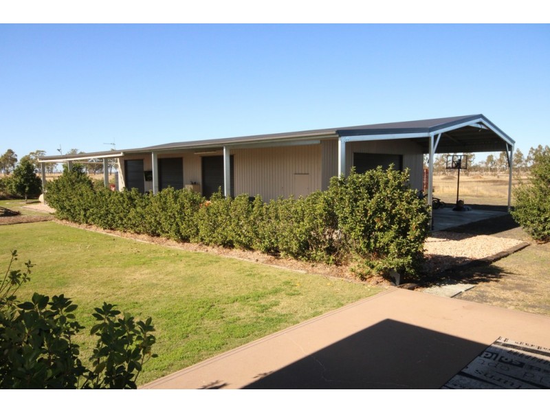 127 Southern Cross Drive, Dalby QLD 4405