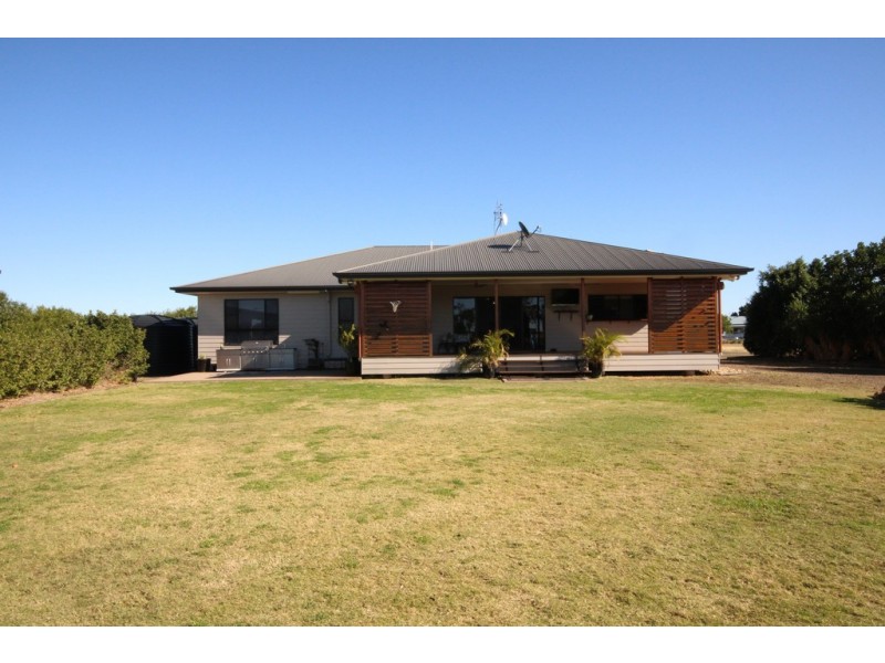 127 Southern Cross Drive, Dalby QLD 4405