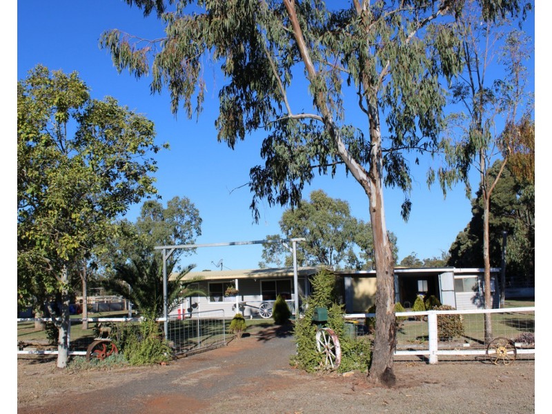 82 Albert Street, Jandowae QLD 4410