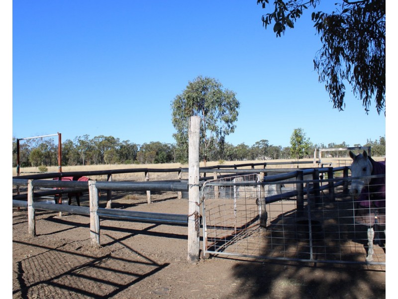 82 Albert Street, Jandowae QLD 4410