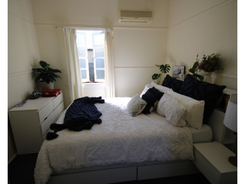 11 Wooburn Street, Dalby QLD 4405