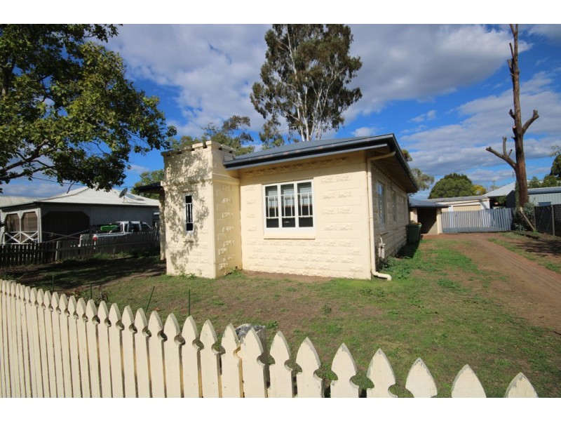 9 Wooburn Street, Dalby QLD 4405