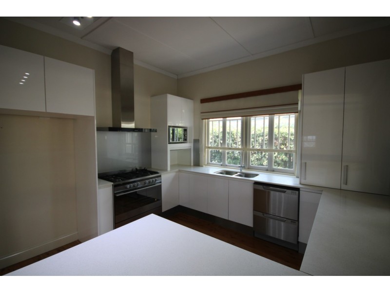 9 Wooburn Street, Dalby QLD 4405
