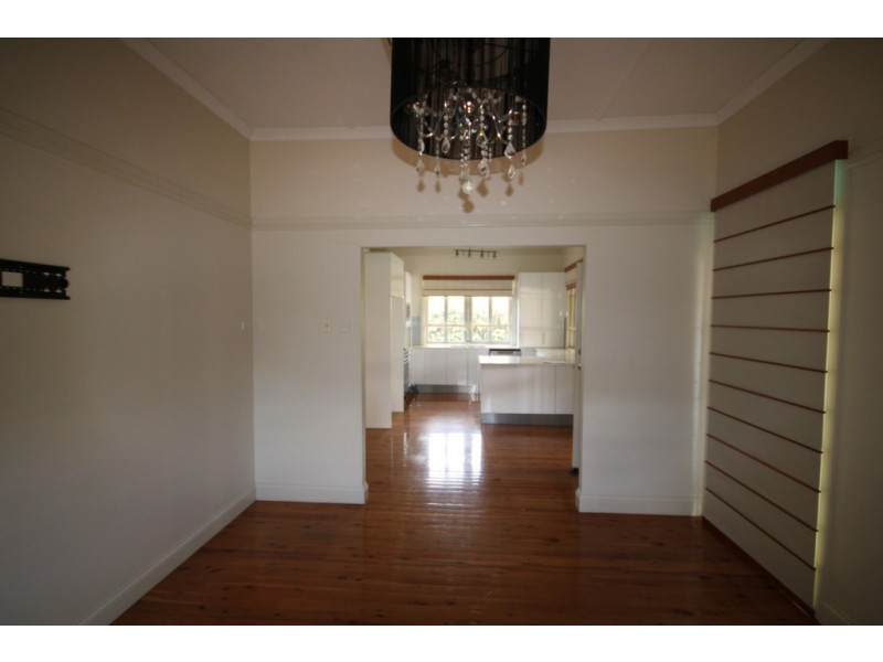 9 Wooburn Street, Dalby QLD 4405