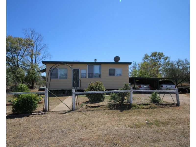 16 Taylor Street, Warra QLD 4411