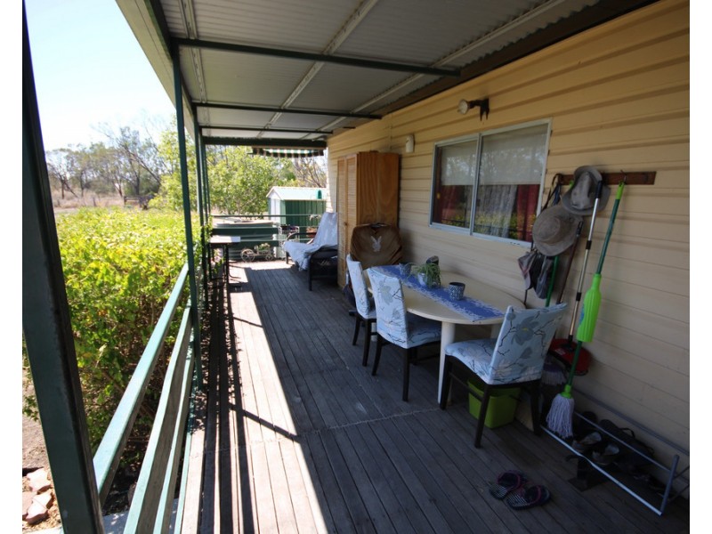 16 Taylor Street, Warra QLD 4411