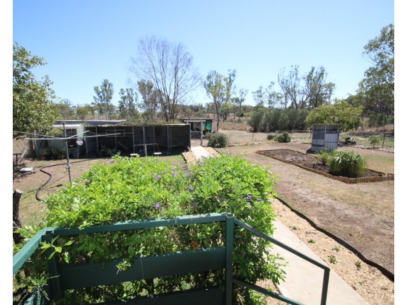 16 Taylor Street, Warra QLD 4411