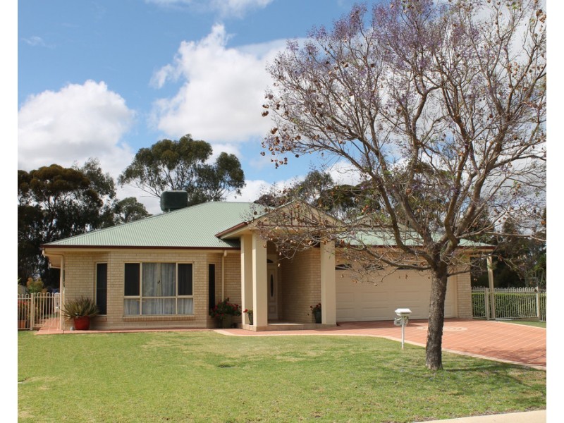 10 Jacaranda Court, Dalby QLD 4405