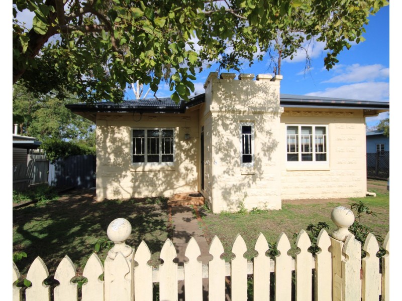 9 Wooburn Street, Dalby QLD 4405