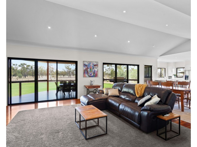 36 Mahon Road, Dalby QLD 4405