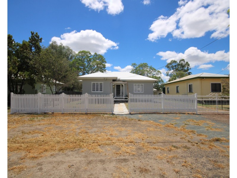 14 Beck Street, Dalby QLD 4405