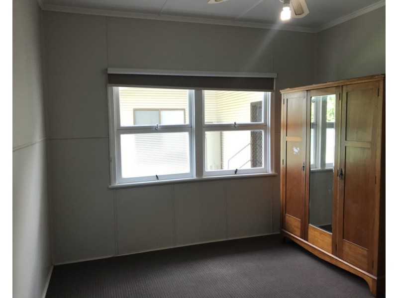 32 Edward Street, Dalby QLD 4405