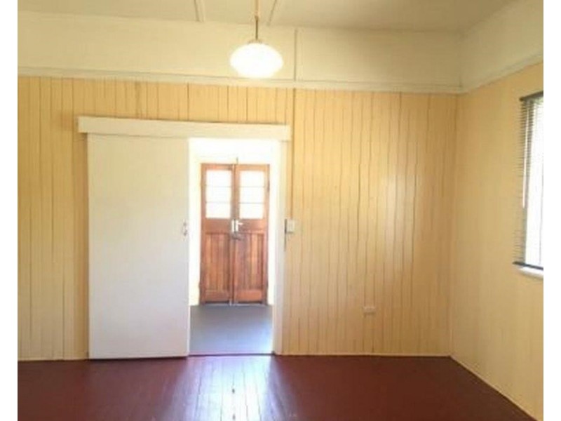 8 Bagot Street, Dalby QLD 4405