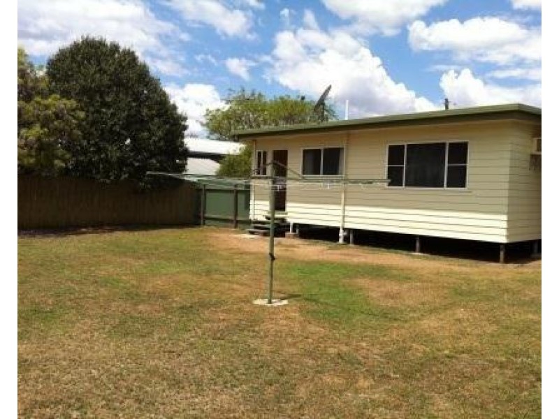 3 College Cres, Dalby QLD 4405