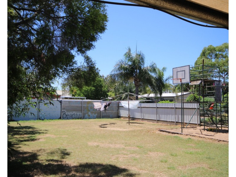 19 Curtis Street, Dalby QLD 4405