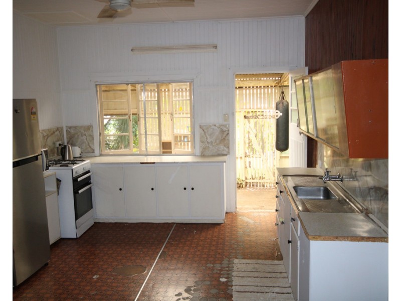 19 Curtis Street, Dalby QLD 4405