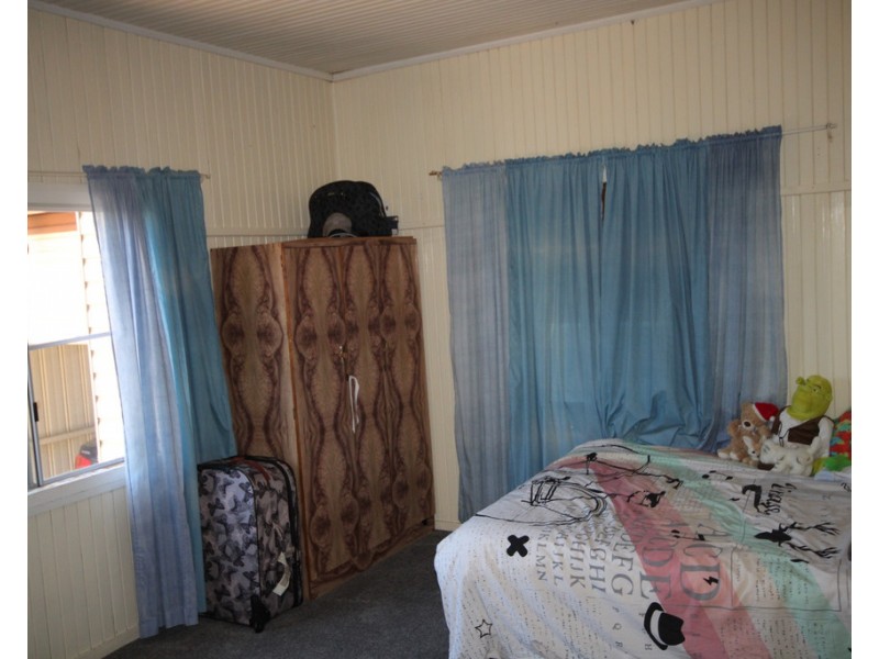 19 Curtis Street, Dalby QLD 4405