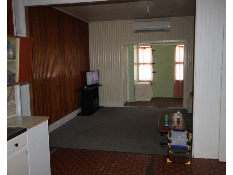 19 Curtis Street, Dalby QLD 4405