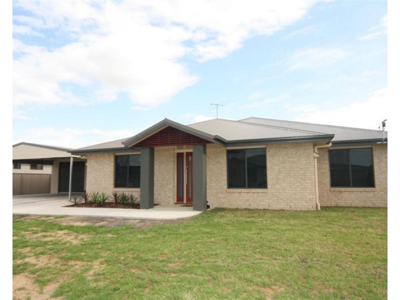 11 Sullivan Cres, Dalby QLD 4405