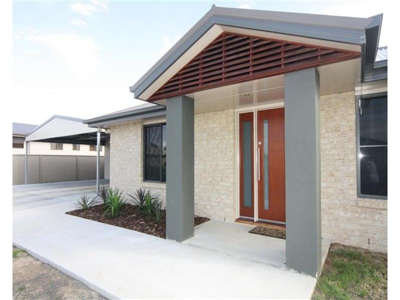 11 Sullivan Cres, Dalby QLD 4405