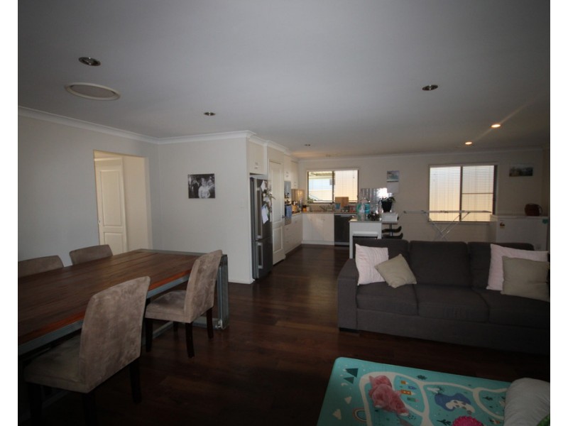 11 Sullivan Cres, Dalby QLD 4405