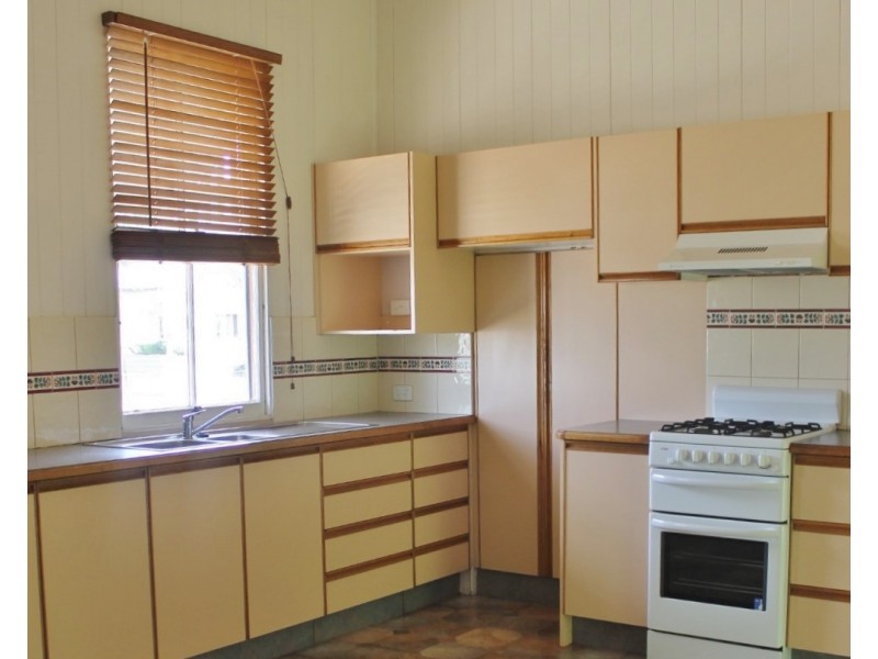 44 Nicholson Street, Dalby QLD 4405