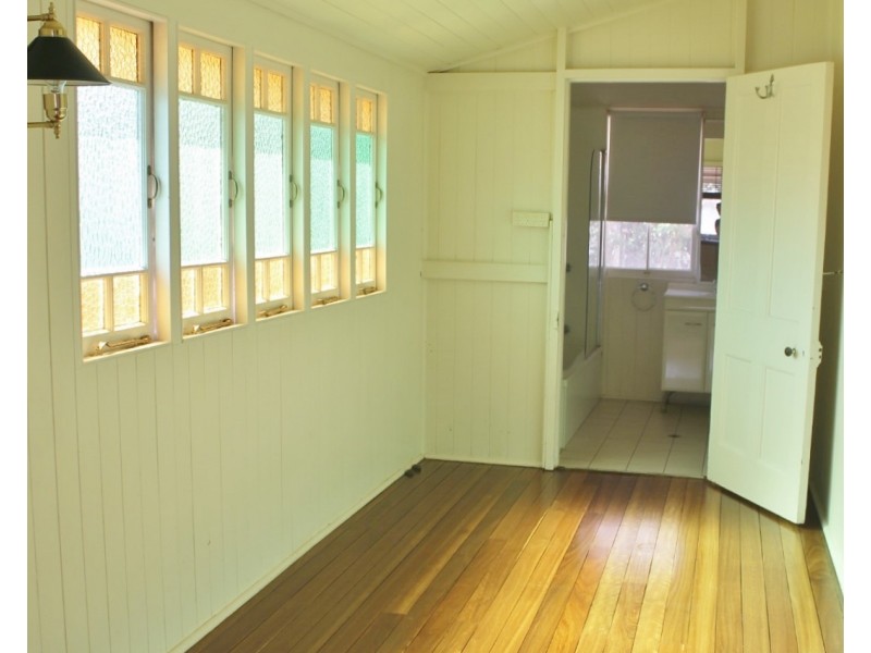 44 Nicholson Street, Dalby QLD 4405