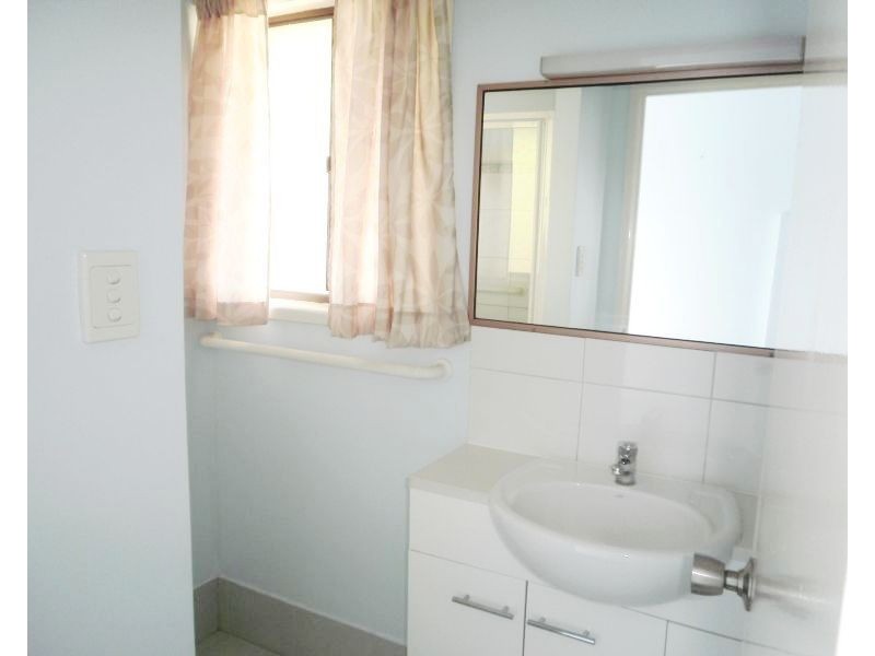 5/8 New Street, Dalby QLD 4405