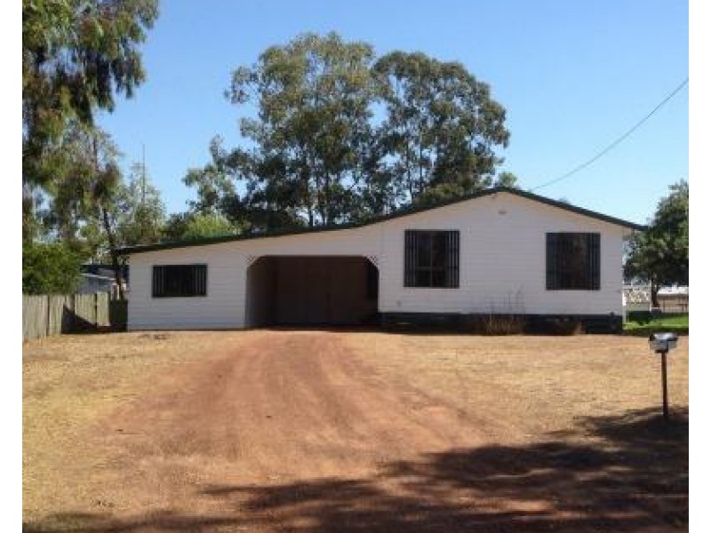 9 Wills Place, Dalby QLD 4405