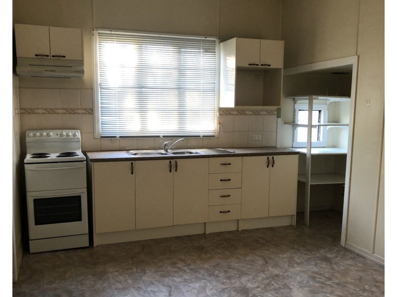 75 Edward Street, Dalby QLD 4405