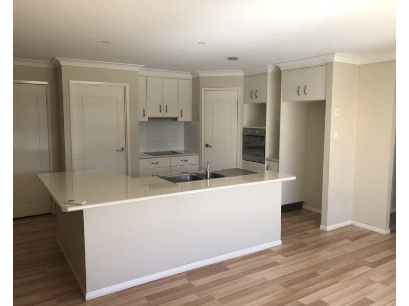 3 Montclair Close, Dalby QLD 4405