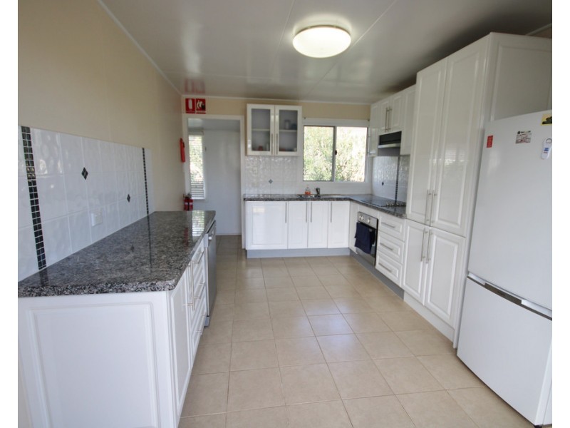 1B Bagot, Dalby QLD 4405