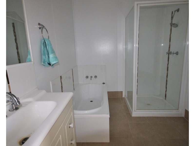 1B Bagot, Dalby QLD 4405