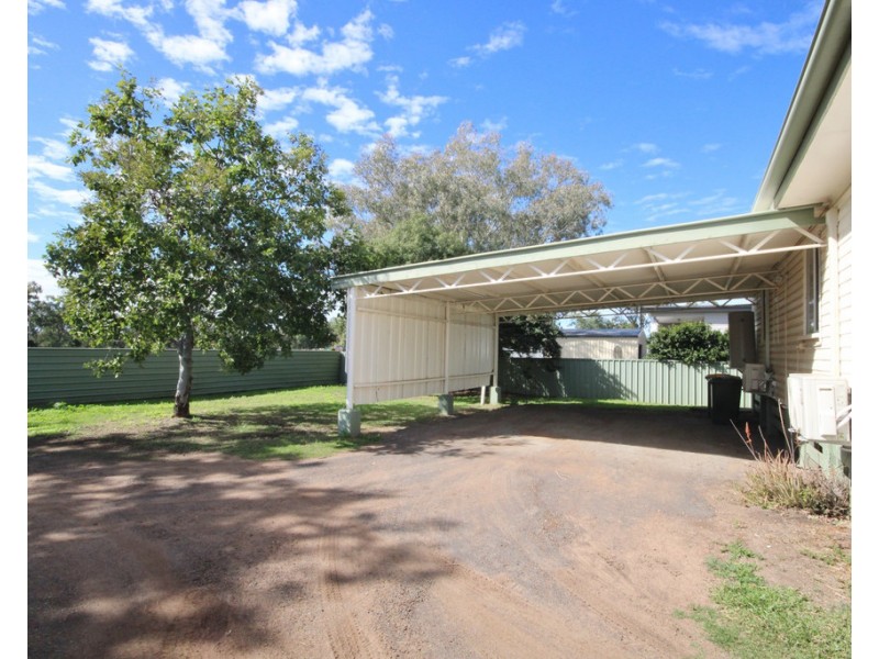 1B Bagot, Dalby QLD 4405