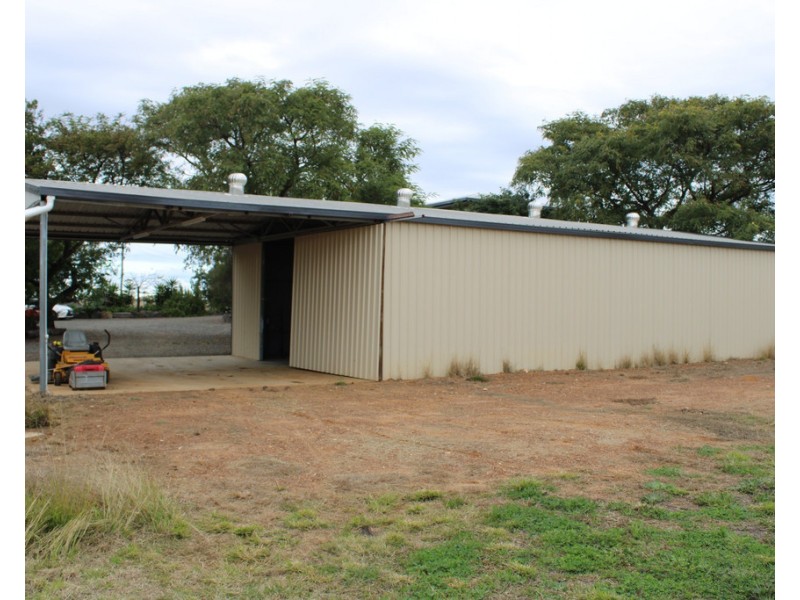 74 Sandalwood Avenue South, Dalby QLD 4405