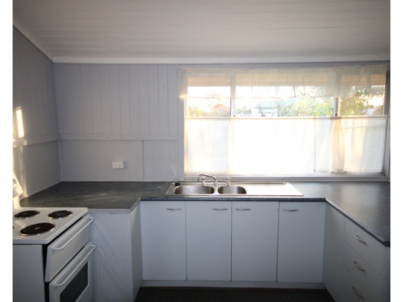 24 Hayden Street, Dalby QLD 4405