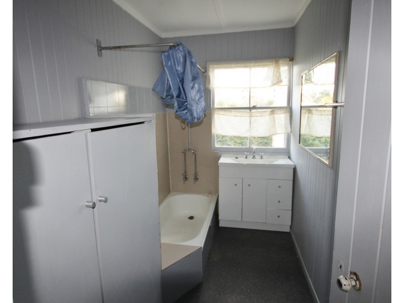 24 Hayden Street, Dalby QLD 4405