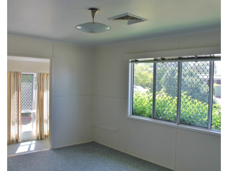 19 Swan Street, Dalby QLD 4405